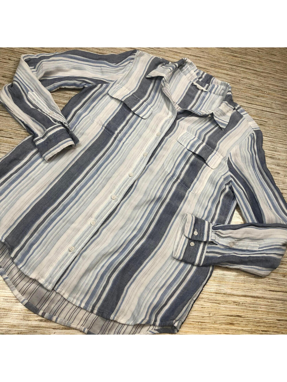 2959 A Loves A Womens soft button front Blouse WHITE BLUE sz M